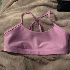 Brand new Alo sport bra. Never worn. No tags but excellent condition.